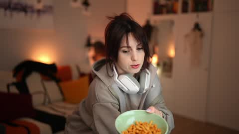 Lili online show from October 2025 11:44:01 AM