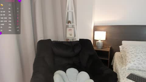 Snapshot of _bleuelune chatting on February 2026 12:50:02 AM Mary online show from February 2026 12:50:02 AM