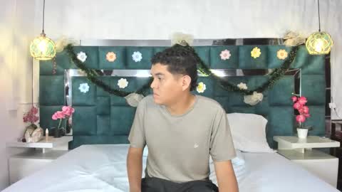 Snapshot of _bonnyandclyde chatting on December 2025 11:37:02 AM _bonnyandclyde online show from December 2025 11:37:02 AM