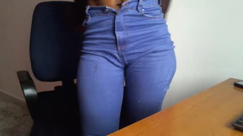 Snapshot of _bunny_b chatting on December 2024 11:00:02 AM I will be back soon online show from December 2024 11:00:02 AM