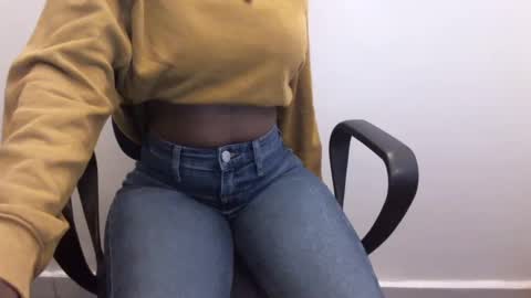 Snapshot of _bunny_b chatting on January 2025 12:43:01 PM I will be back soon online show from January 2025 12:43:01 PM