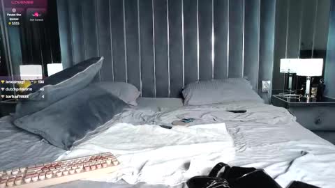 Dia online show from December 2025 11:13:02 PM