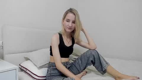 Snapshot of _candybb chatting on December 2025 10:49:01 PM online show from December 2025 10:49:01 PM