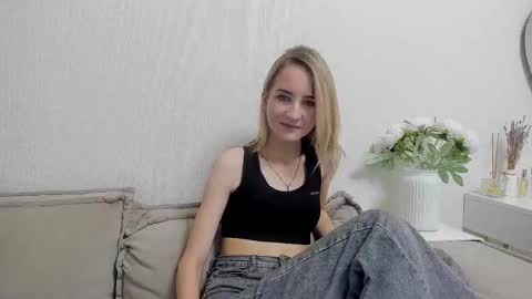 Snapshot of _candybb chatting on December 2025 07:55:01 PM online show from December 2025 07:55:01 PM