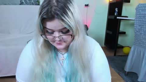 _candym1lky_ online show from December 2025 06:22:02 AM