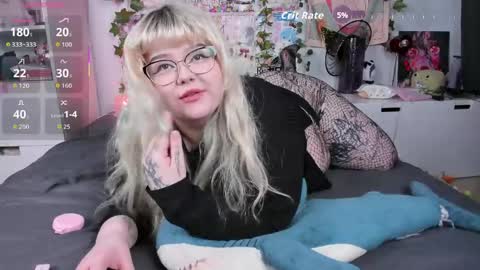 _candym1lky_ online show from May 2026 06:40:02 AM