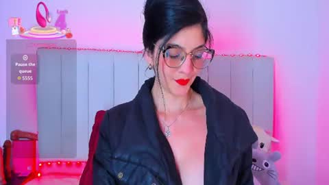 Carolina  online show from June 2026 07:46:01 PM