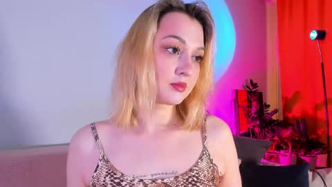 Snapshot of _ccrystaa_ chatting on May 2026 10:23:01 AM Christina Chris online show from May 2026 10:23:01 AM