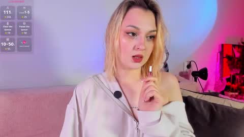 Snapshot of _ccrystaa_ chatting on May 2026 09:37:01 AM Christina Chris online show from May 2026 09:37:01 AM
