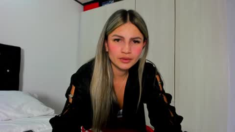 Snapshot of _cereza_ chatting on December 2024 12:21:02 AM Bella online show from December 2024 12:21:02 AM