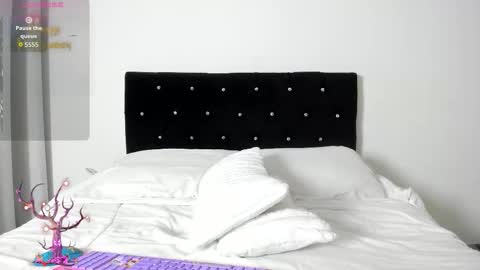 Snapshot of _cereza_ chatting on October 2025 09:17:02 PM Bella online show from October 2025 09:17:02 PM