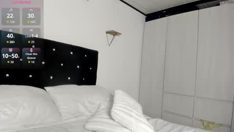 Bella  online show from March 2026 10:39:01 PM