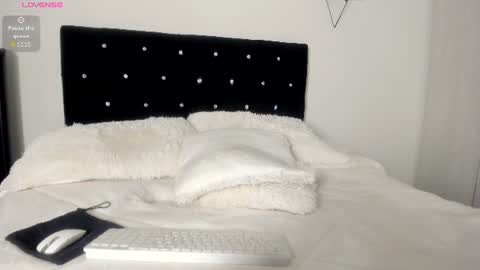 Bella  online show from June 2026 10:12:02 PM