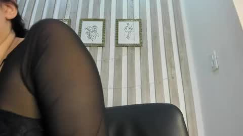 Chloe Collins online show from May 2026 12:32:01 PM
