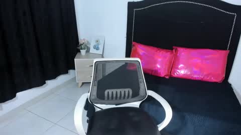 Snapshot of _cleo_hott chatting on January 2025 03:05:02 AM _cleo_hott online show from January 2025 03:05:02 AM