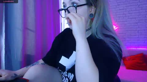 Nica online show from October 2025 05:37:01 AM