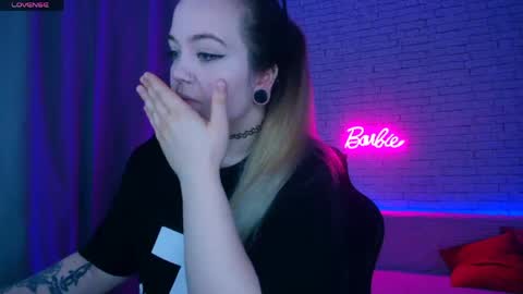Snapshot of _crazybee_ chatting on May 2026 03:13:01 AM Nica online show from May 2026 03:13:01 AM
