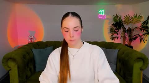 Snapshot of _cuddle_bug_ chatting on October 2025 03:46:02 PM Erika online show from October 2025 03:46:02 PM