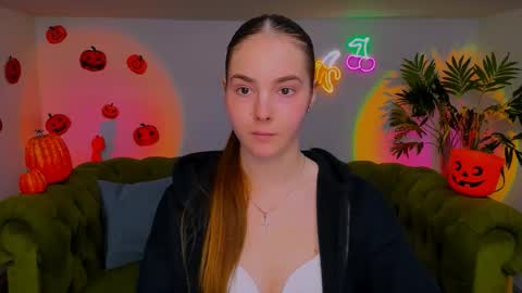 Snapshot of _cuddle_bug_ chatting on November 2025 08:11:02 PM Erika online show from November 2025 08:11:02 PM