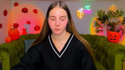 Snapshot of _cuddle_bug_ chatting on November 2025 06:23:01 AM Erika online show from November 2025 06:23:01 AM