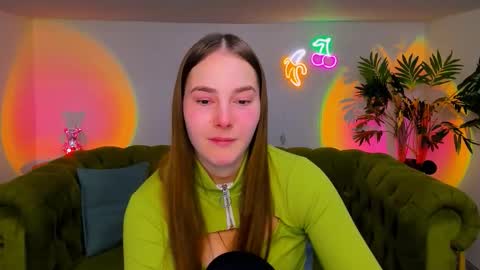 Snapshot of _cuddle_bug_ chatting on November 2025 06:26:02 AM Erika online show from November 2025 06:26:02 AM