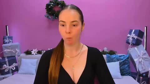 Snapshot of _cuddle_bug_ chatting on December 2025 01:15:01 PM Erika online show from December 2025 01:15:01 PM