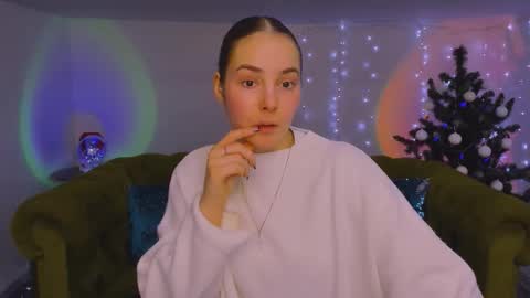 Snapshot of _cuddle_bug_ chatting on December 2025 01:17:01 PM Erika online show from December 2025 01:17:01 PM