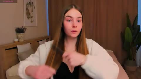 Snapshot of _cuddle_bug_ chatting on February 2026 08:43:01 AM Erika online show from February 2026 08:43:01 AM