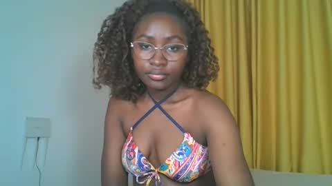 Snapshot of _cutestephanie chatting on September 2025 02:11:01 PM STEPH online show from September 2025 02:11:01 PM