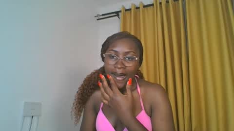 Snapshot of _cutestephanie chatting on October 2025 03:53:01 PM STEPH online show from October 2025 03:53:01 PM