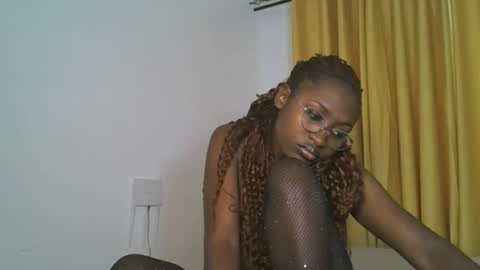 Snapshot of _cutestephanie chatting on November 2025 01:33:02 PM STEPH online show from November 2025 01:33:02 PM