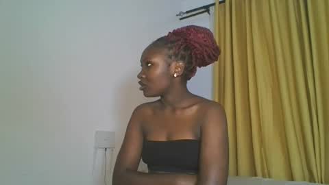 Snapshot of _cutestephanie chatting on November 2025 11:48:02 PM STEPH online show from November 2025 11:48:02 PM