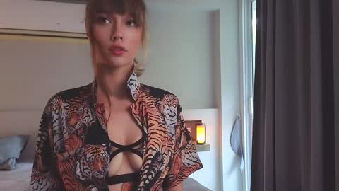 Snapshot of _demi_dee_ chatting on January 2025 10:00:02 AM DemiDee online show from January 2025 10:00:02 AM