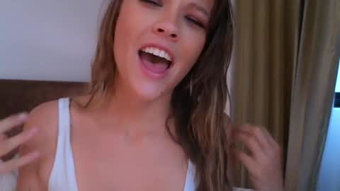 DemiDee online show from September 2025 10:42:01 AM