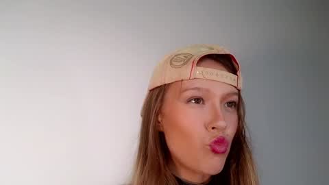 DemiDee online show from November 2025 10:36:01 AM