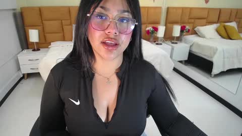 Snapshot of _dulcinea_1 chatting on February 2025 01:39:02 PM Dulcinea online show from February 2025 01:39:02 PM