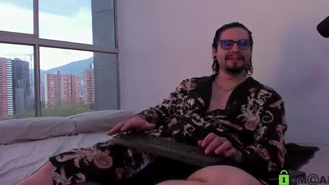  -         online show from February 2026 10:55:01 PM