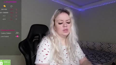 Snapshot of _elven_dreams__ chatting on January 2025 06:22:02 AM chloue and Gretta online show from January 2025 06:22:02 AM