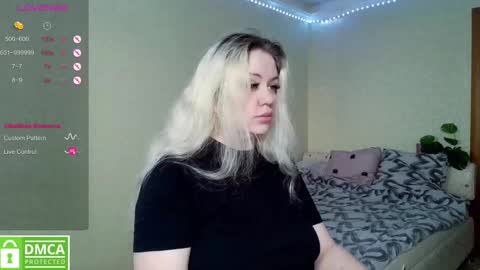 Snapshot of _elven_dreams__ chatting on March 2025 04:38:02 AM chloue and Gretta online show from March 2025 04:38:02 AM