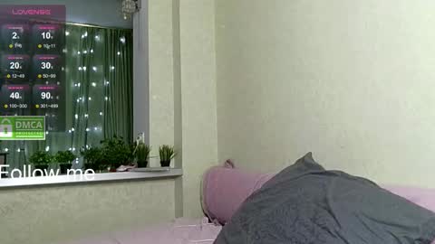 Snapshot of _elven_dreams__ chatting on December 2025 10:20:02 AM chloue and Gretta online show from December 2025 10:20:02 AM