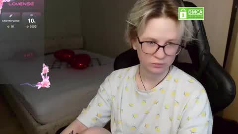 Snapshot of _elven_dreams__ chatting on February 2026 08:33:02 AM chloue and Gretta online show from February 2026 08:33:02 AM