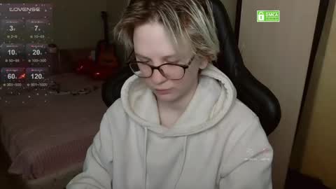 Snapshot of _elven_dreams__ chatting on March 2026 05:18:01 PM chloue and Gretta online show from March 2026 05:18:01 PM