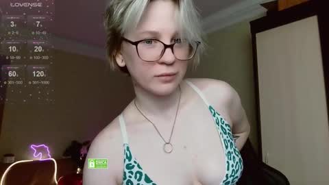 Snapshot of _elven_dreams__ chatting on March 2026 07:24:02 PM chloue and Gretta online show from March 2026 07:24:02 PM