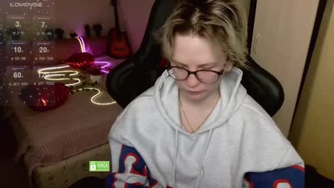 Snapshot of _elven_dreams__ chatting on April 2026 05:21:01 PM chloue and Gretta online show from April 2026 05:21:01 PM