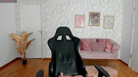 Snapshot of _elysa chatting on May 2026 04:43:02 AM Elysa online show from May 2026 04:43:02 AM