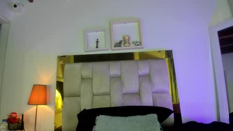 Snapshot of _emily_r chatting on December 2024 12:03:01 PM Isabella online show from December 2024 12:03:01 PM
