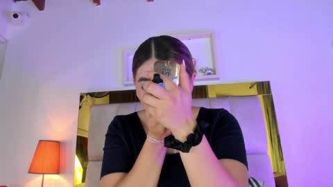 Snapshot of _emily_r chatting on January 2025 12:09:01 PM Isabella online show from January 2025 12:09:01 PM
