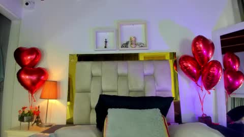 Snapshot of _emily_r chatting on February 2025 12:01:02 PM Isabella online show from February 2025 12:01:02 PM