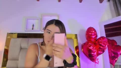 Snapshot of _emily_r chatting on February 2025 12:06:02 PM Isabella online show from February 2025 12:06:02 PM