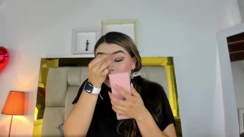 Snapshot of _emily_r chatting on February 2025 12:04:02 PM Isabella online show from February 2025 12:04:02 PM